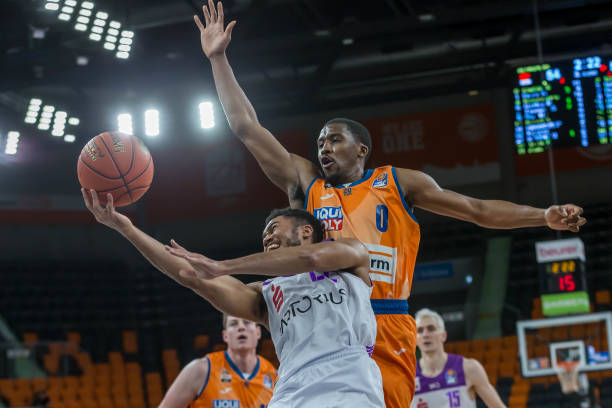 强的防守和 强的防守和